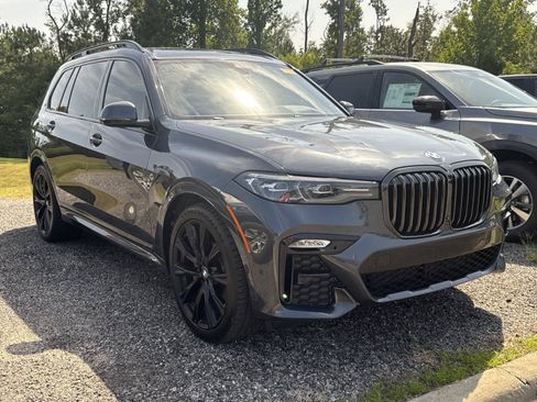 Used 2022 BMW X7 xDrive40i w/ M Sport Package AWD/4WD image 2