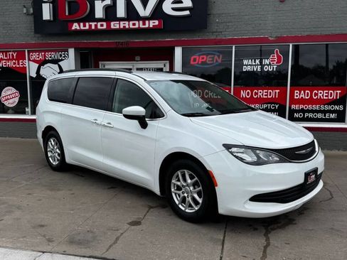Used 2020 Chrysler Voyager Lxi FWD image 3