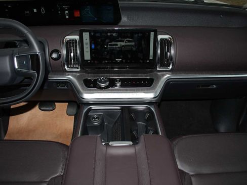 New 2025 Ford Expedition Max Platinum w/ Platinum Ultimate Package image 28