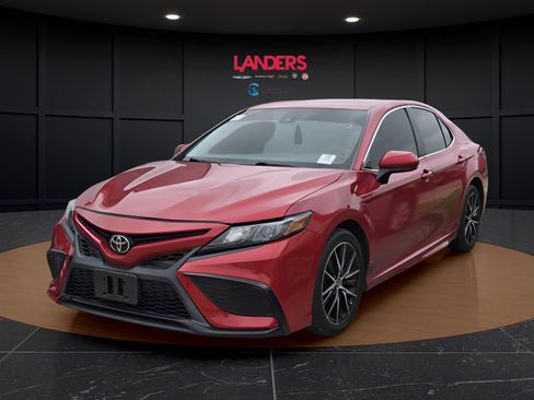 Used 2021 Toyota Camry SE FWD image 1