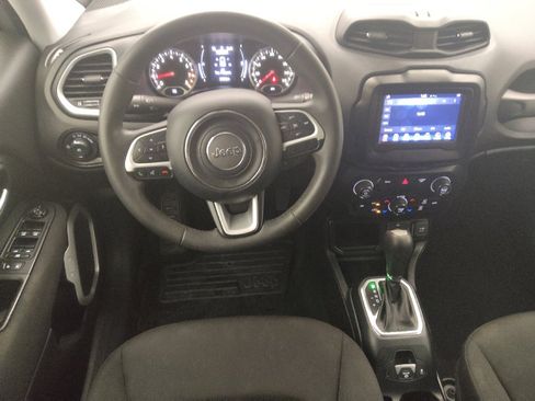 Used 2020 Jeep Renegade Latitude FWD image 22