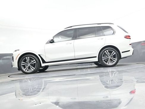 Used 2025 BMW X7 xDrive40i w/ M Sport Package AWD/4WD image 35