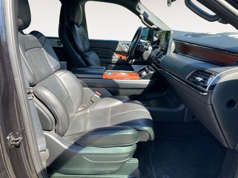 Used 2021 Lincoln Navigator Reserve image 13