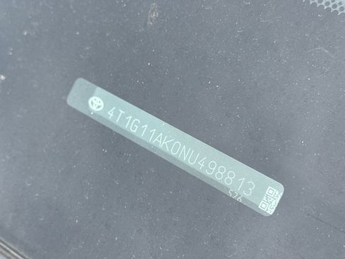 Used 2022 Toyota Camry SE image 3