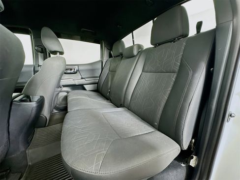 Certified 2017 Toyota Tacoma TRD Off-Road w/ Tow Package (A/T) image 23