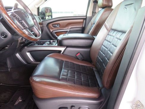 Used 2018 Nissan Titan Platinum Reserve w/ Platinum Utility Package image 10