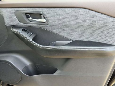 Used 2023 Nissan Rogue SV image 8