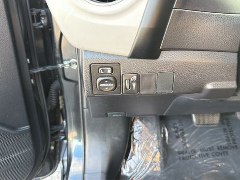 Used 2017 Toyota Corolla LE FWD image 19
