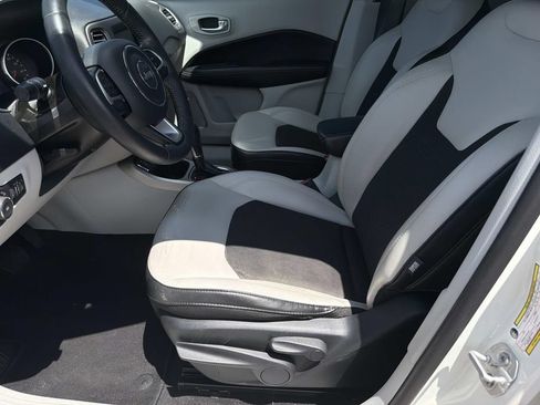 Used 2019 Jeep Compass Latitude FWD image 15