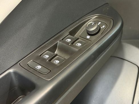 New 2026 Volkswagen Taos SE FWD image 11