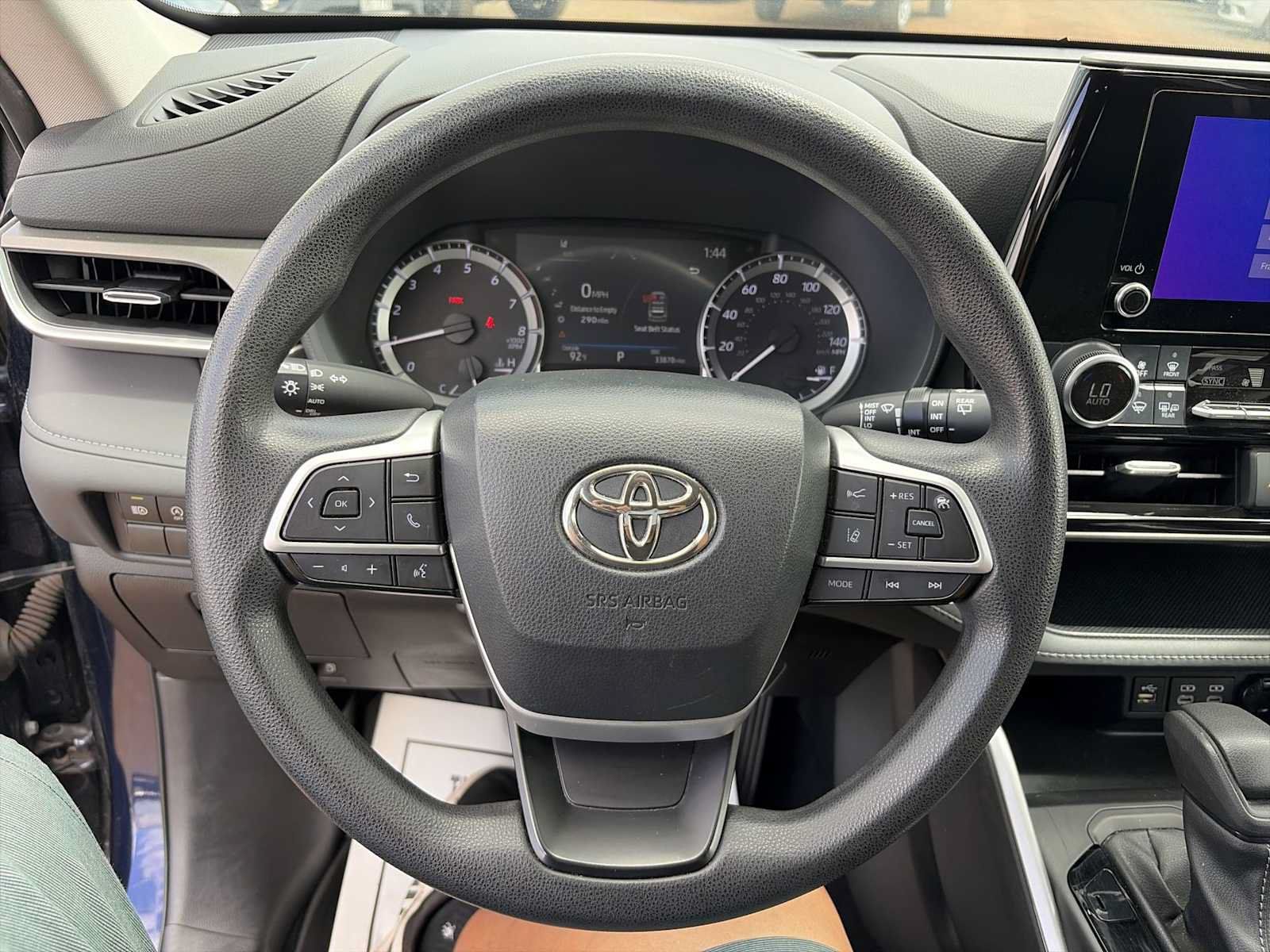 Used 2023 Toyota Highlander L FWD image 11