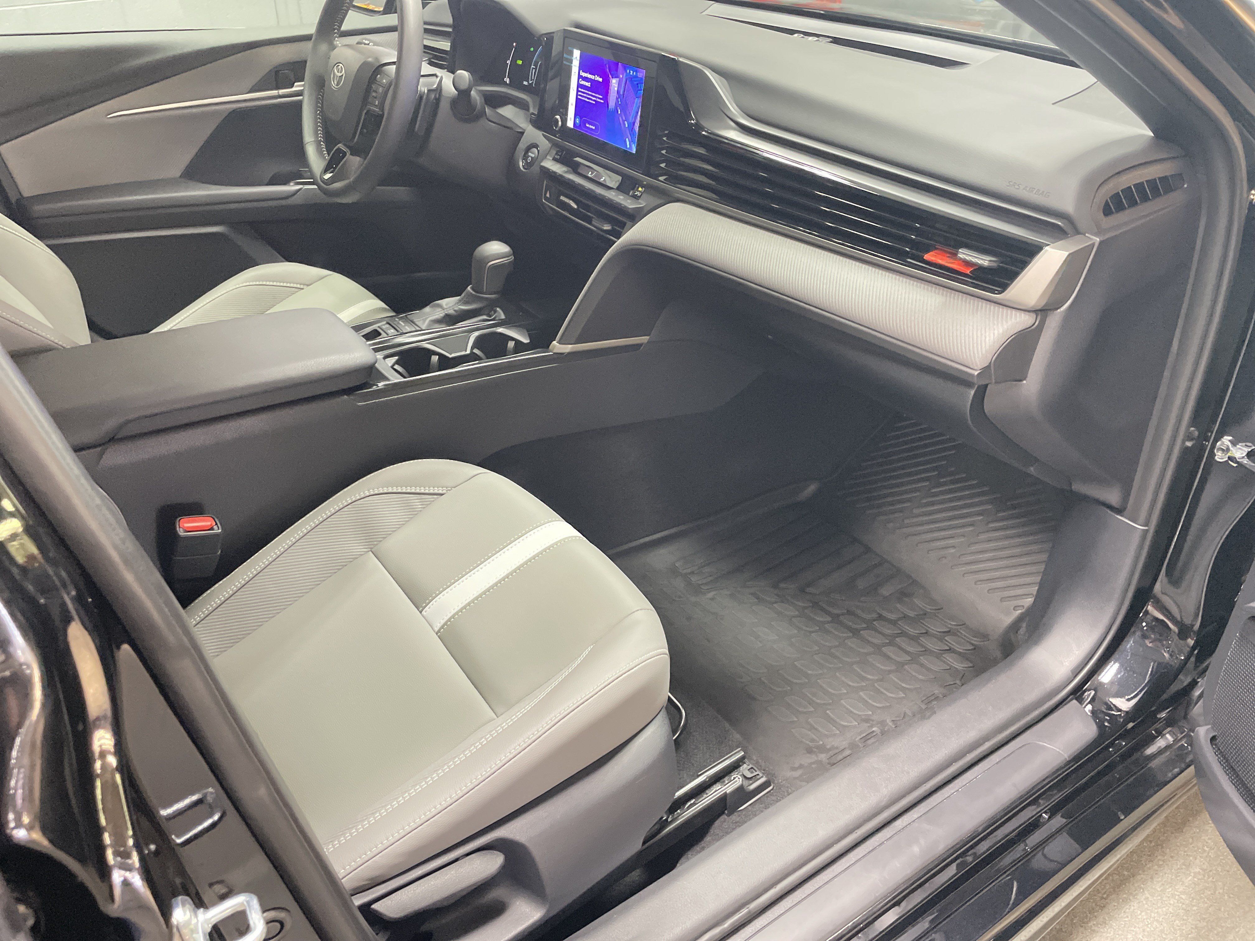 Used 2026 Toyota Camry SE FWD image 34