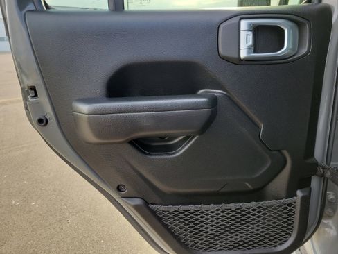 Used 2022 Jeep Wrangler Unlimited Sport image 9