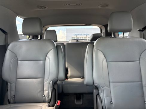 Used 2018 Chevrolet Traverse Premier w/ Driver Confidence II Package FWD image 23