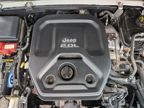 Used 2021 Jeep Wrangler Unlimited Sahara AWD/4WD image 13