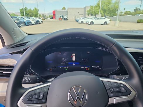Certified 2024 Volkswagen Taos SE FWD image 10