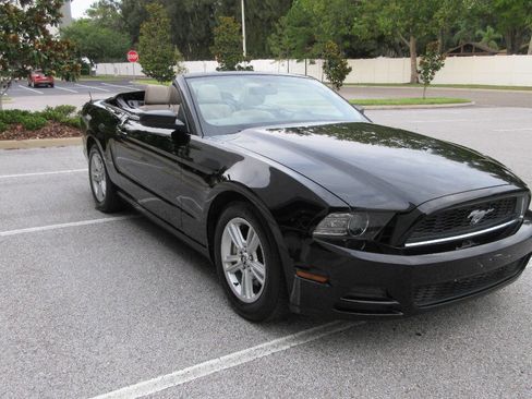 Used 2014 Ford Mustang Convertible RWD image 7
