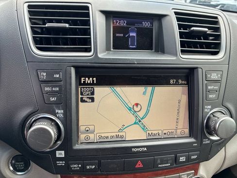 Used 2012 Toyota Highlander Limited w/ Tow Pkg FWD image 26