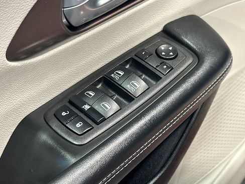 Used 2023 Chrysler Voyager LX FWD image 13