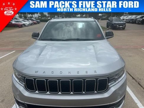 Used 2024 Jeep Wagoneer 4WD w/ Premium Group I image 2