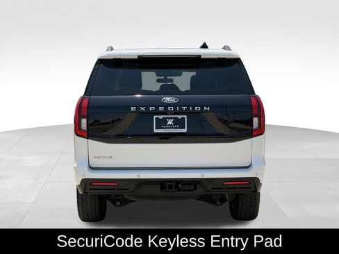 Used 2025 Ford Expedition Active AWD/4WD image 8