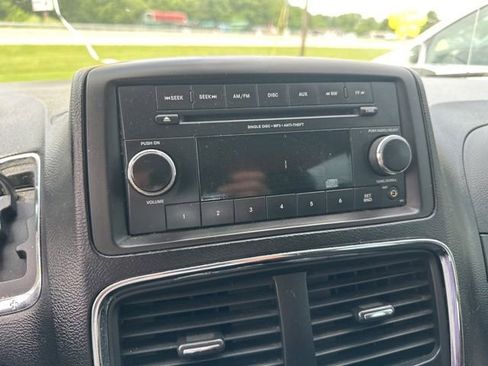 Used 2012 Dodge Grand Caravan American Value Package FWD image 19