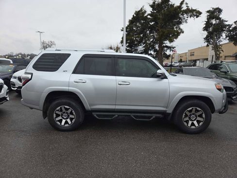 Used 2018 Toyota 4Runner SR5 Premium image 4
