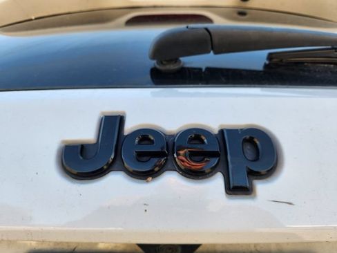 Used 2022 Jeep Grand Cherokee Laredo X RWD image 8