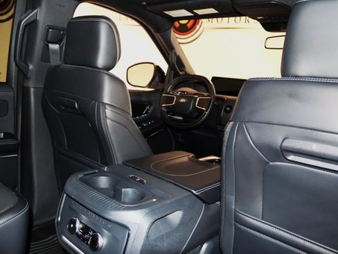 Used 2025 Ford Expedition Platinum w/ Stealth Performance Package AWD/4WD image 71