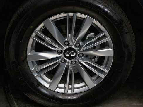 Used 2024 INFINITI QX80 Luxe image 8