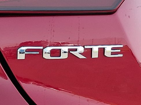 Used 2020 Kia Forte LXS FWD image 27