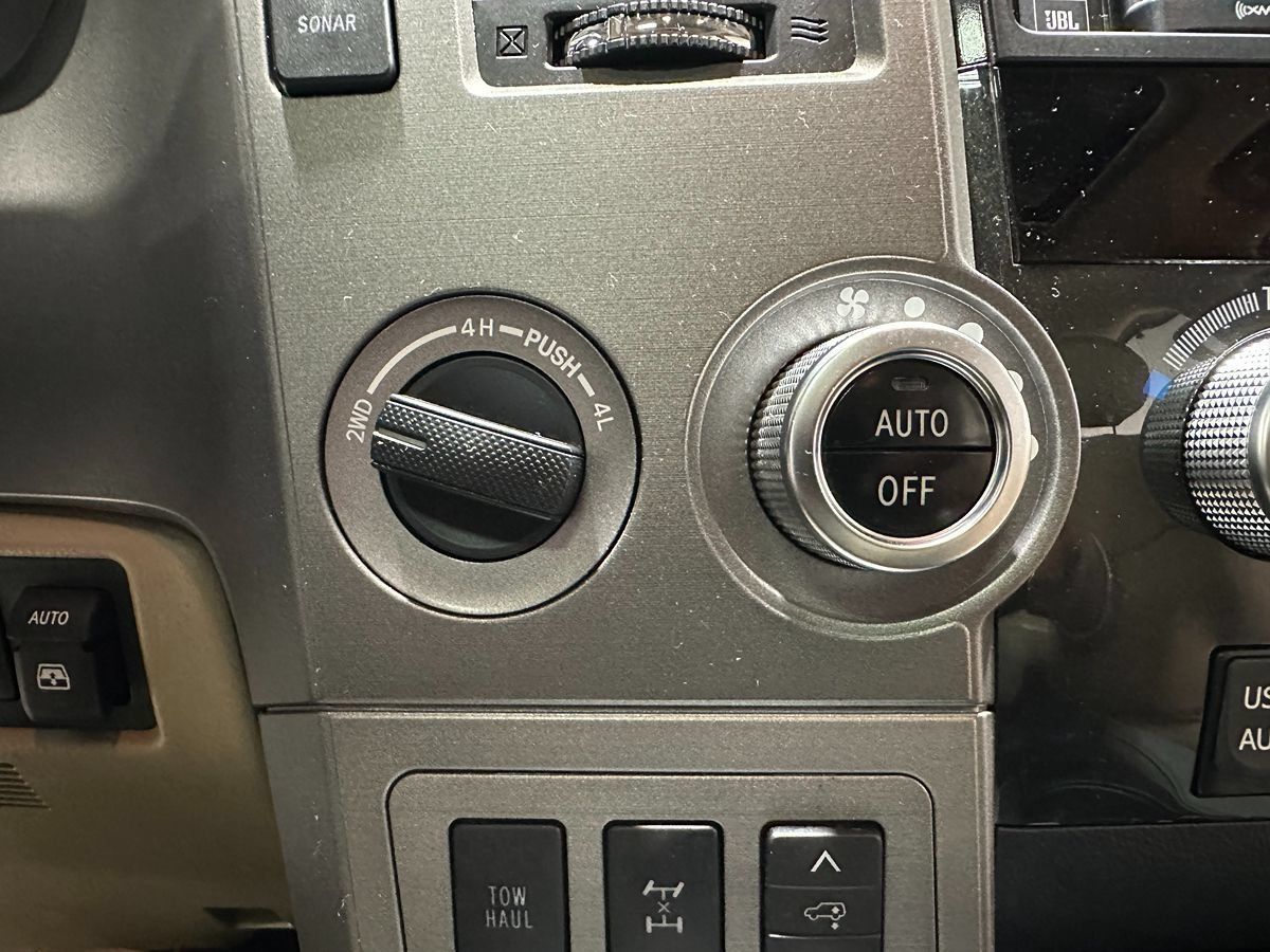 Used 2016 Toyota Sequoia Platinum AWD/4WD image 43
