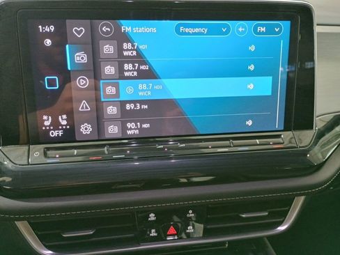 Used 2024 Volkswagen Atlas Cross Sport SE FWD image 18