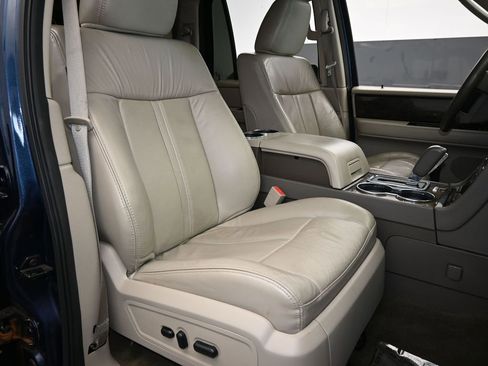 Used 2016 Lincoln Navigator Select image 49