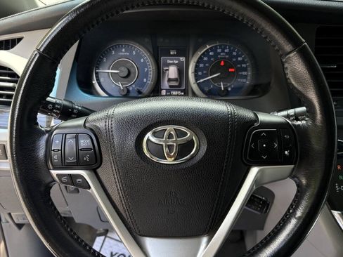 Used 2016 Toyota Sienna XLE FWD image 21