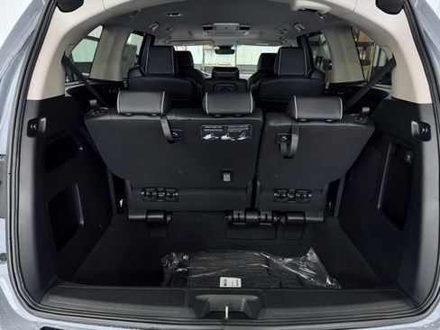 Used 2025 Honda Odyssey Touring image 11
