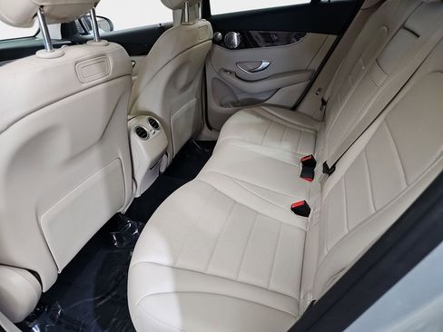 Used 2018 Mercedes-Benz GLC 300 4MATIC image 17