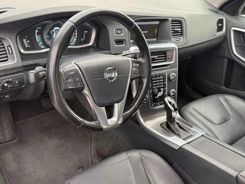 Used 2015 Volvo V60 T5 Premier image 16