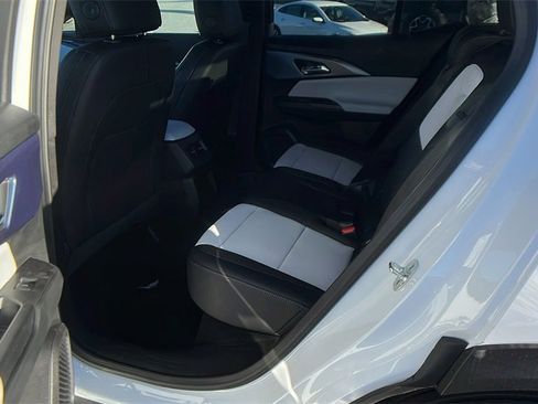 New 2026 Chevrolet Equinox EV LT image 15