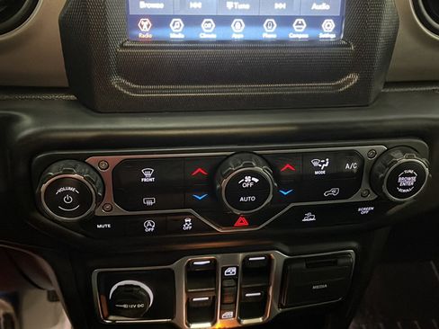 Used 2020 Jeep Gladiator Sport w/ Quick Order Package 24S AWD/4WD image 10