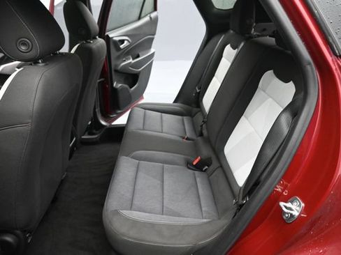 Used 2024 Chevrolet Trax RS w/ Sunroof Package FWD image 12