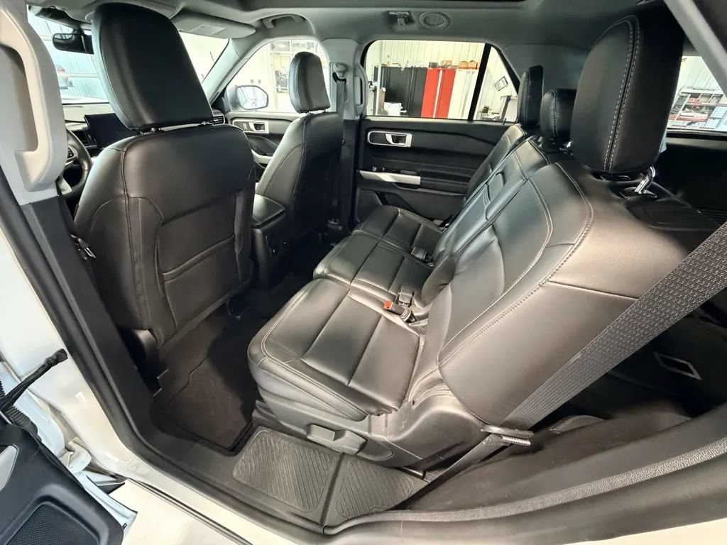 Used 2024 Ford Explorer XLT w/ Equipment Group 202A AWD/4WD image 30