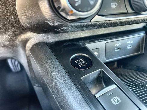 Used 2025 Nissan Kicks SV w/ Charging Package image 16