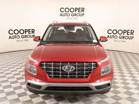Used 2025 Hyundai Venue SEL FWD image 8