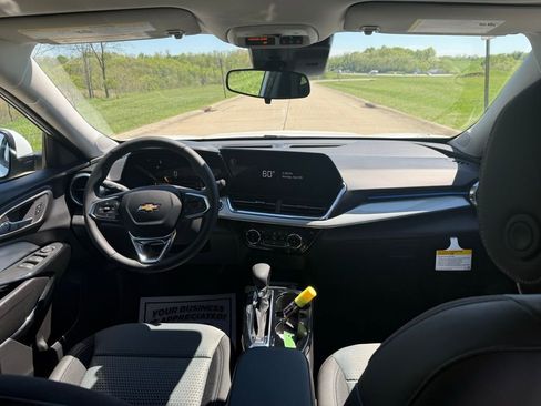 New 2026 Chevrolet Trax LT FWD image 17