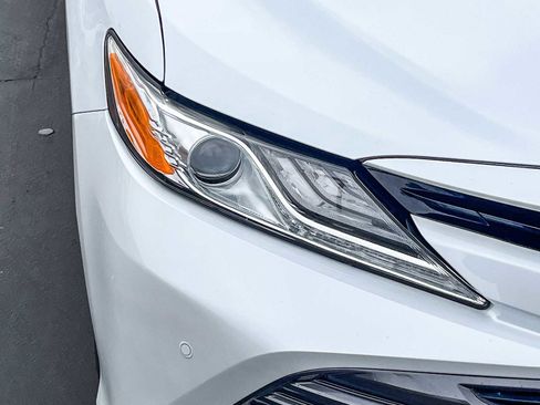 Used 2018 Toyota Camry XLE image 7