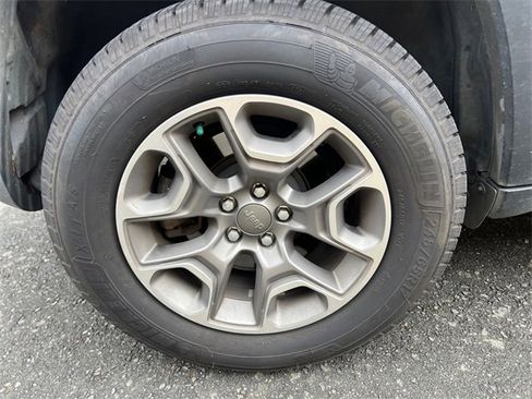 Used 2020 Jeep Cherokee Trailhawk image 25