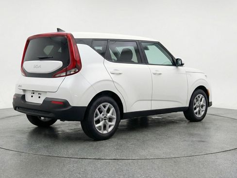 Used 2025 Kia Soul LX w/ LX Technology Package image 9