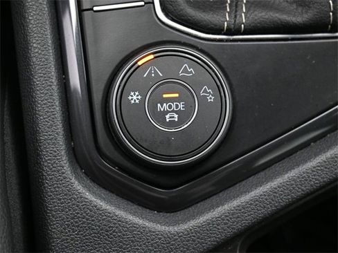 Used 2024 Volkswagen Tiguan SE R-Line image 27