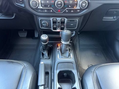 Used 2025 Jeep Wrangler Unlimited Sahara AWD/4WD image 11
